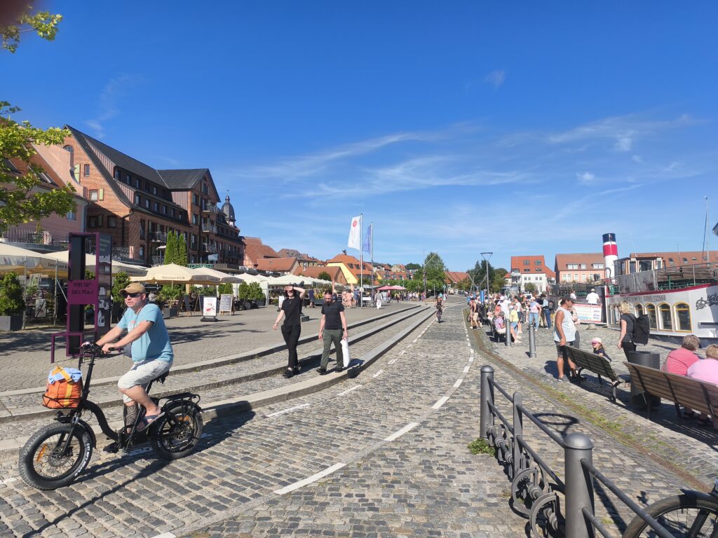 Hafenpromenade am Stadthafen Waren (Müritz)