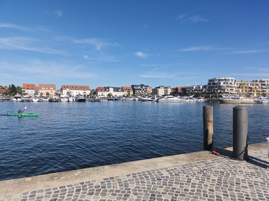 Blick über den Stadthafen von Waren (Müritz)