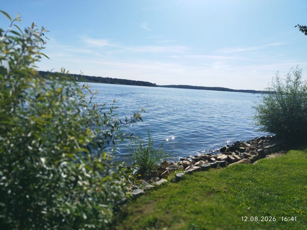 Blick über die Müritz auf dem Weg zum Stadthafen Waren
